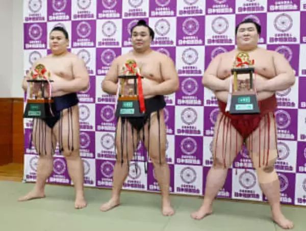 熱海富士が3度目の敢闘賞　義ノ富士は殊勲、霧島も敢闘