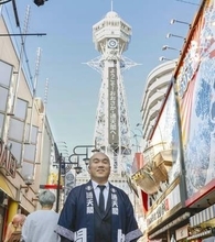 通天閣開業70周年、古希祝い　大阪・新世界、訪日客で盛況