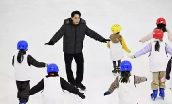 高橋大輔さん、福岡で熱心指導　スケート教室に約100人