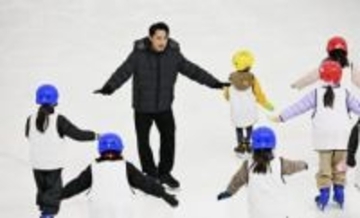 高橋大輔さん、福岡で熱心指導　スケート教室に約100人