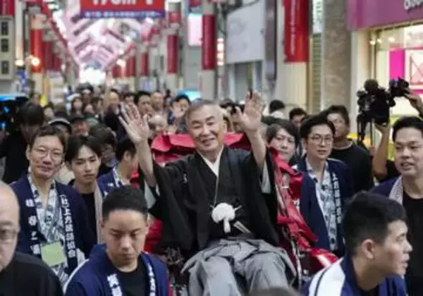 天満天神繁昌亭、開場20周年　落語家らがお練り、大阪