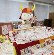 ひこにゃん感激、年賀状の山　17年連続1万通超える