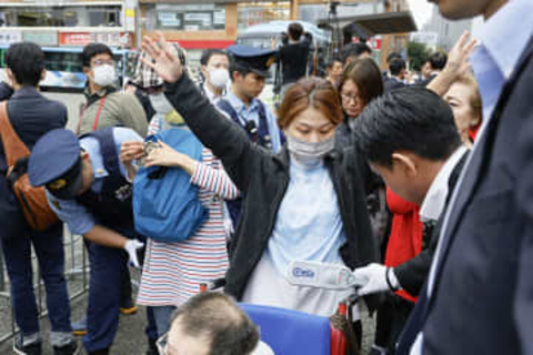 演説会場、カイロにご注意　鉄粉含み金属探知機が反応