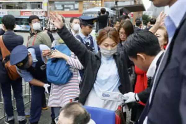 演説会場、カイロにご注意　鉄粉含み金属探知機が反応