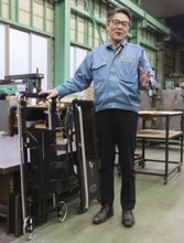 小さな企業がベテラン支える　スケルトン41歳高橋にそり供給