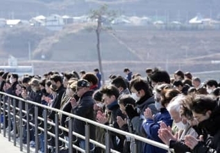 地震発生時刻、追悼のサイレン　被災各地、犠牲者に祈り