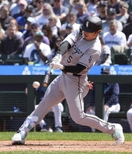大リーグ、大谷「二刀流」で先発　村上2安打、岡本4番
