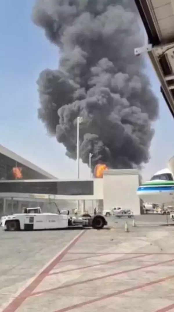 サウジ空港で旅客機火災　ミサイル攻撃とフーシ派