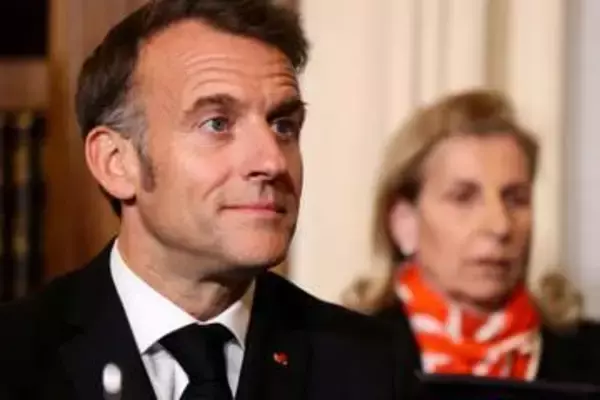 米大統領と中ロ首脳が「同列」　マクロン氏「欧州敵視」