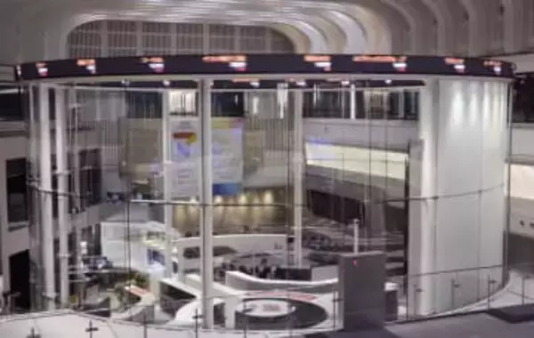 東証反落、午前終値741円安　米国株下落が波及