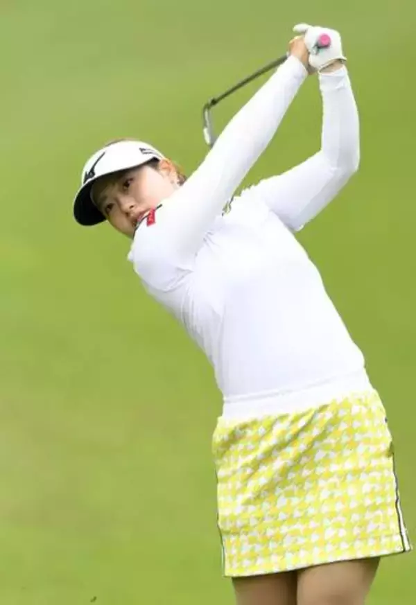 仲村果乃、荒木優奈が首位　女子ゴルフ第3日