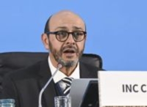 難航のプラ条約交渉、議長交代へ　来年2月に後任選定の会合