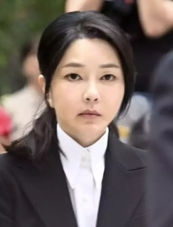 前韓国大統領妻に懲役4年　二審、旧統一教会が高級品