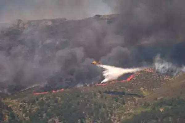 仏スペインで山火事続発　非常事態宣言、数万人避難