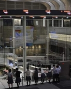 東証、午前終値は6万2214円　一進一退の展開、米株安が下押し