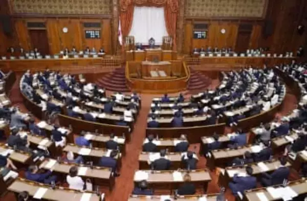 ガソリン減税法成立、価格低下へ　年末に1リットル25円負担抑制