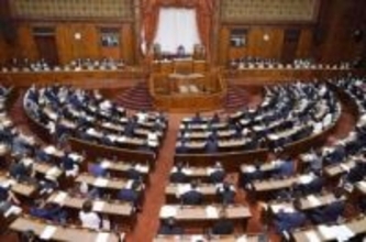 ガソリン減税法成立、価格低下へ　年末に1リットル25円負担抑制