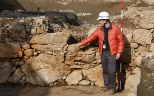 斎藤道三隠居の鷺山に館？　岐阜市、堀や土橋の遺構見つかる