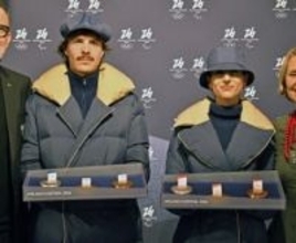 メダル授与の服装お披露目　ミラノ五輪、深い青基調