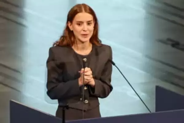 自由は「つかみ取るもの」　平和賞代理の長女、母の思い代読