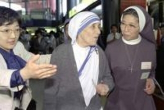 ＜あのころ＞マザー・テレサさん初来日　45年前の4月22日