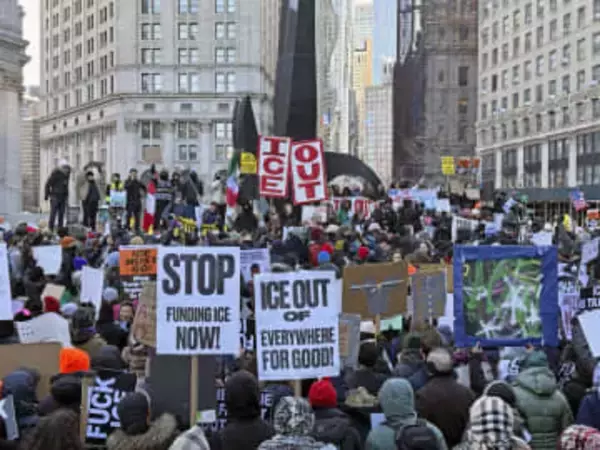 移民・税関捜査局「廃止せよ」　全米デモ、抗議市民射殺に怒り