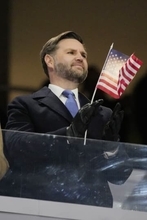 バンス氏、五輪代表の発言に忠告　政治的領域入れば「反発覚悟を」