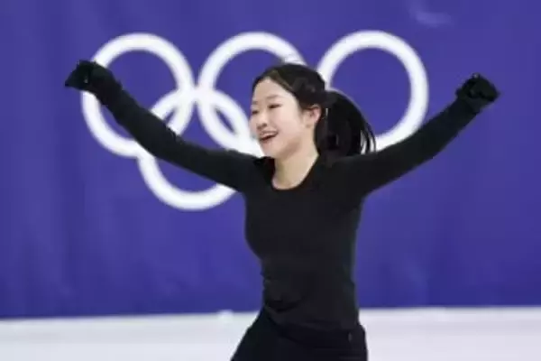 中井亜美、3回転半を成功　千葉百音とフィギュア初公式練習