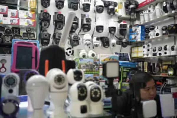 香港の隅々に監視カメラ置きたい　警察トップ「多いほどよい」とも