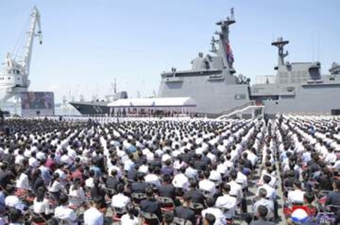 北朝鮮、海軍に新型駆逐艦が就役　核武装化、金氏「陳腐さ終止符」