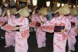 「秋告げる「おわら風の盆」、富山　胡弓の音色に編みがさ舞う」の画像1