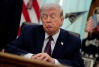 NATO離脱「真剣に検討」　トランプ氏発言、英紙に