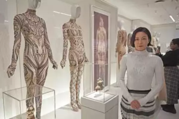 米でコスチュームアート展公開　レディー・ガガの廣川さん作品も