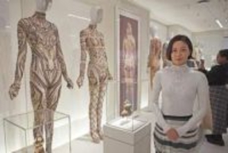 米でコスチュームアート展公開　レディー・ガガの廣川さん作品も