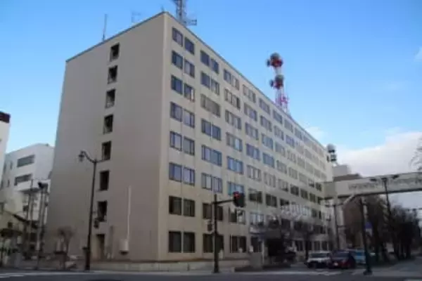 山中10人遭難、全員無事か　青森、スノーモービル中