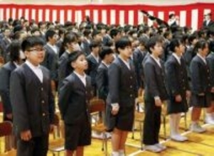 石川・輪島の小中3校で開校式　校歌制作、大黒摩季さんも祝福
