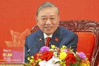 ベトナム書記長、権力集中　異例の国家元首兼務