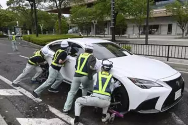 千葉豪雨、放置車の撤去見通せず　2700台が道路ふさぐ