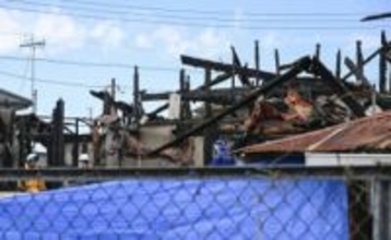 住宅火災の女性遺体に刃物、千葉　2人と連絡取れず