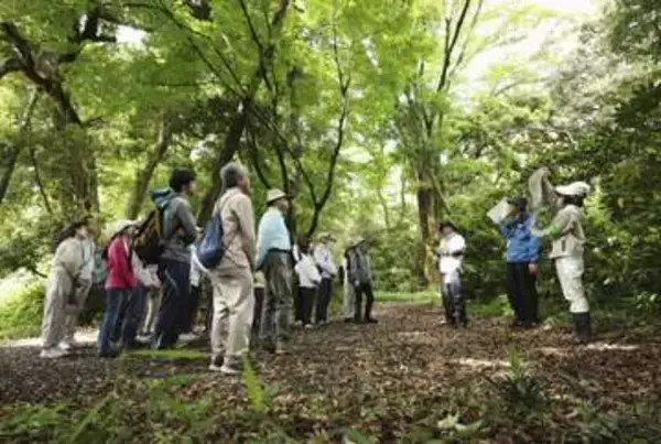皇居・吹上御苑で自然観察会　「みどりの日」散策楽しむ