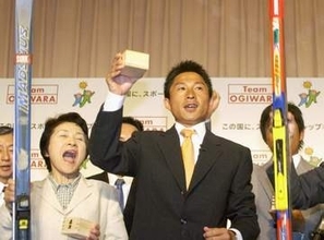 ＜あのころ＞荻原健司氏が参院選初当選　22年前の7月11日