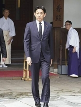 自民、小林政調会長が靖国参拝　玉串料奉納「遺族として」
