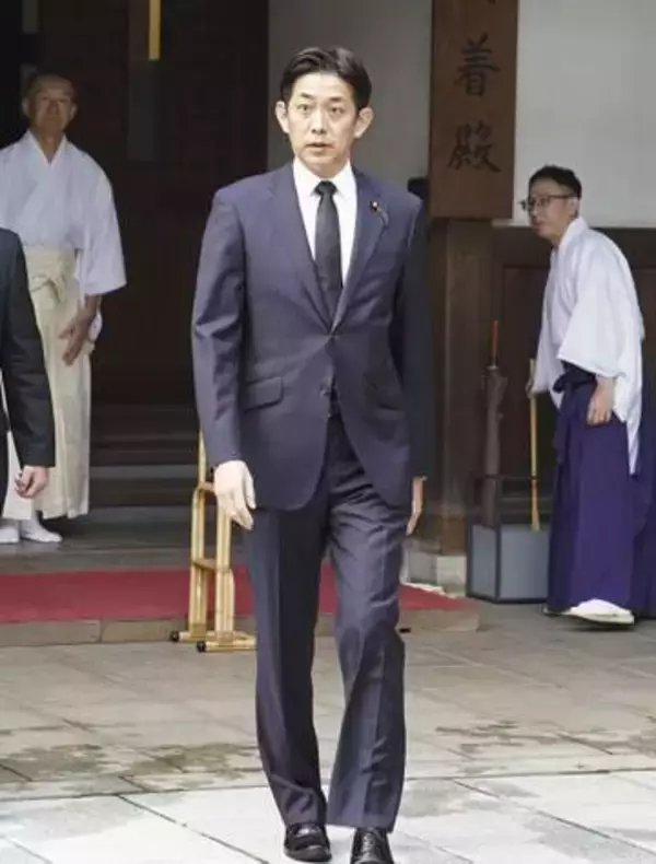 自民、小林政調会長が靖国参拝　玉串料奉納「遺族として」