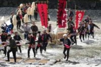 式年遷宮に向け「お木曳初式」　伊勢神宮、市民ら3千人参加