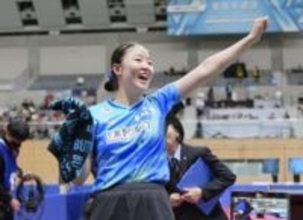 張本美和が史上初の4冠達成　卓球全日本選手権