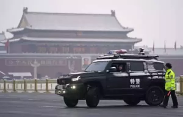 中国、GDP目標引き下げ　国防費増、全人代開幕