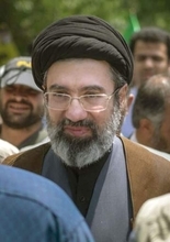 イラン最高指導者、大統領と面会　健康不安報道払拭狙いか
