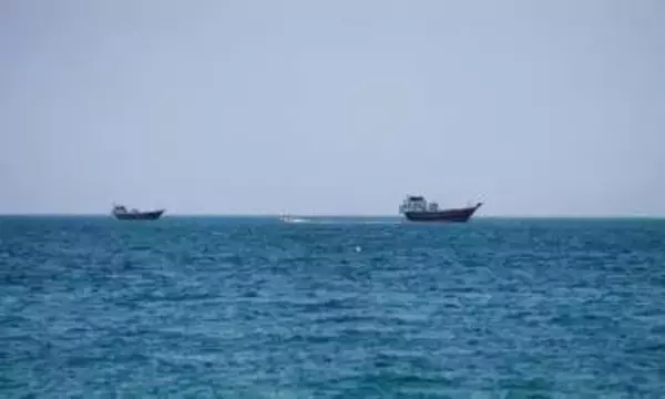イラン、ホルムズ海峡で警告射撃　米軍は港湾封鎖維持