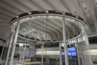 東証、午前終値5万6354円　一時500円超安、過熱感で売り