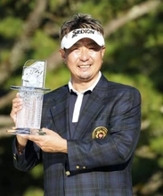 40歳塚田よおすけ、9年ぶりV　男子ゴルフ最終日